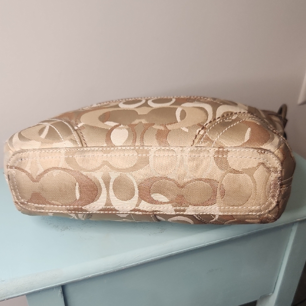 Stylish Tan and Brown Shoulder Bag - Picture 11 of 16